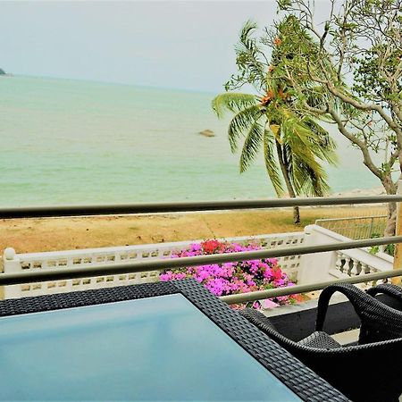 G&T'S Beach Front Villa Танджунг-Бунга Экстерьер фото