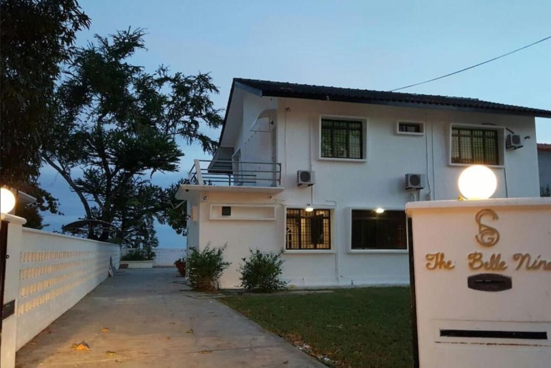 G&T'S Beach Front Villa Танджунг-Бунга Экстерьер фото