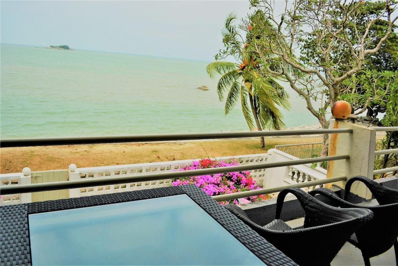 G&T'S Beach Front Villa Танджунг-Бунга Экстерьер фото